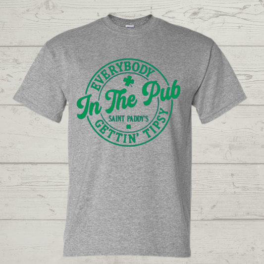 "Everybody in the pub gettin tipsy" Unisex T-shirt